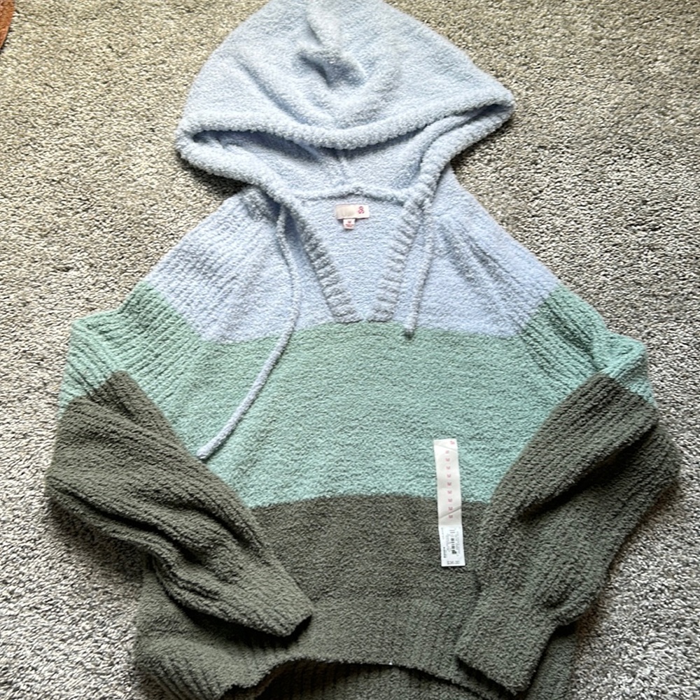 Never worn sweater from Kohl’s, size medium